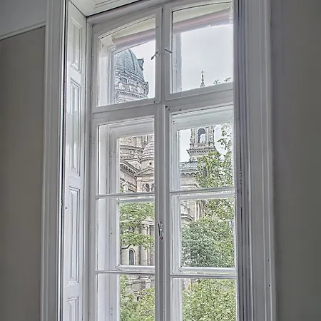 Basilica Apartment *
