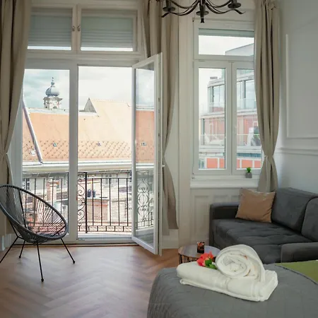 Pedestrian Apartment, The Location