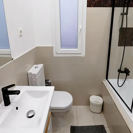 Pedestrian Apartment, The Location
