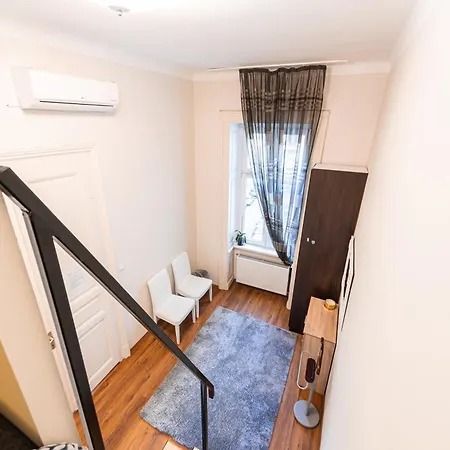 Urban Hostel *