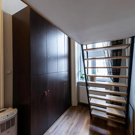 Urban Hostel *