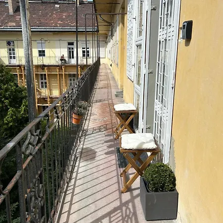 King 28 In The City Center * Budapest