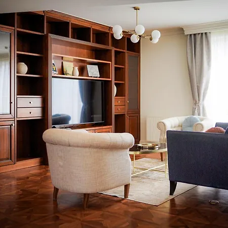 Queen's Court & 5* Budapeşte