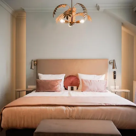 Otel Queen's Court & 5*