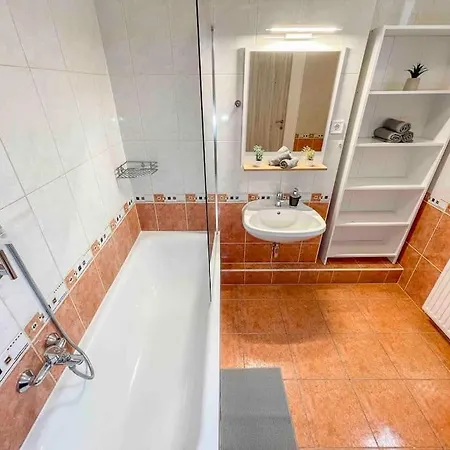 I77 Spacious Modern 3bedroom Apartment Budapest