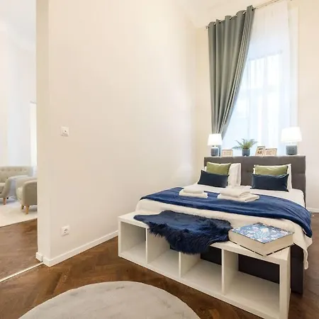 Apartment Modern And Stylish 2-bedroom In The Center