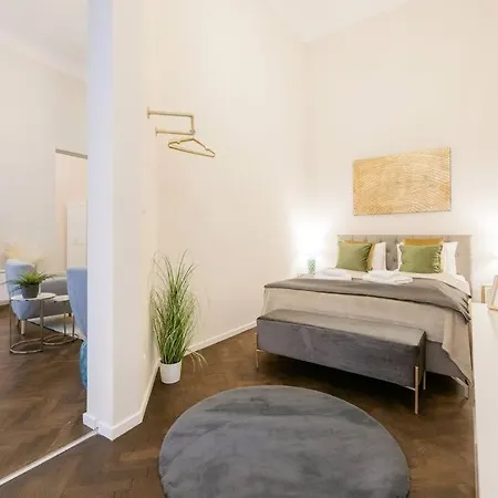 Apartment Modern And Stylish 2-bedroom In The Center