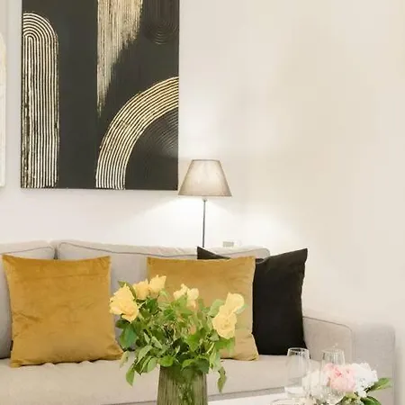 Modern And Stylish 2-bedroom In The Center Apartment *