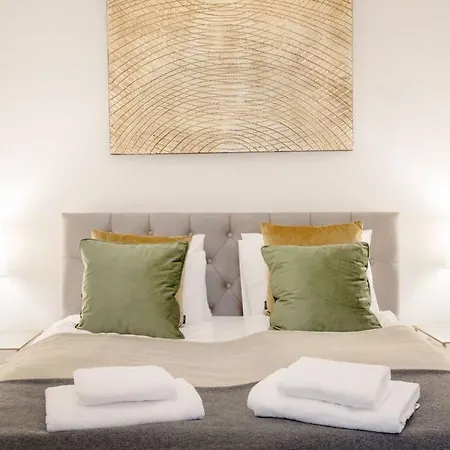 Modern And Stylish 2-bedroom In The Center