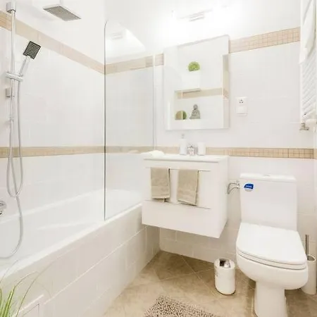 Apartment Modern And Stylish 2-bedroom In The Center
