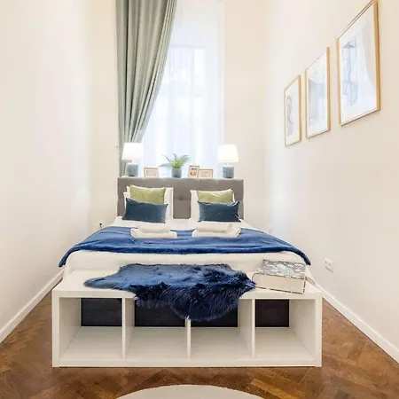 Apartment Modern And Stylish 2-bedroom In The Center *