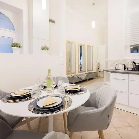 Modern And Stylish 2-bedroom In The Center Apartment Budapest