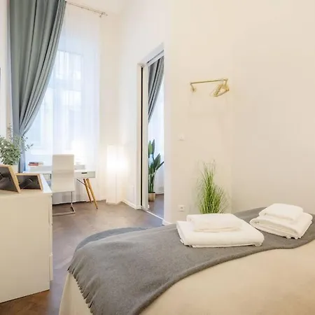 Modern And Stylish 2-bedroom In The Center *