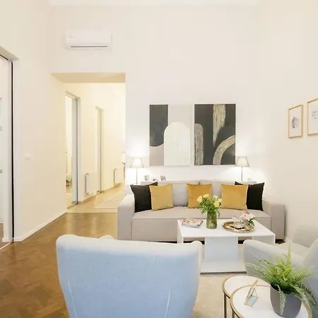 Modern And Stylish 2-bedroom In The Center Budapest