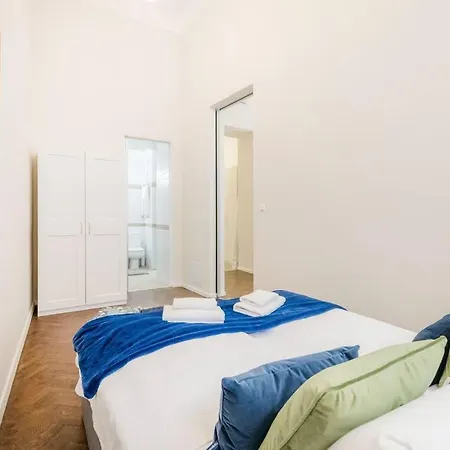 Modern And Stylish 2-bedroom In The Center * Budapest