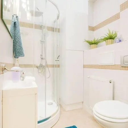 Modern And Stylish 2-bedroom In The Center