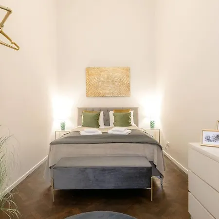 Apartment Modern And Stylish 2-bedroom In The Center *