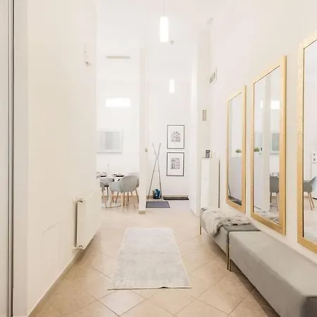 Modern And Stylish 2-bedroom In The Center Apartment Budapest