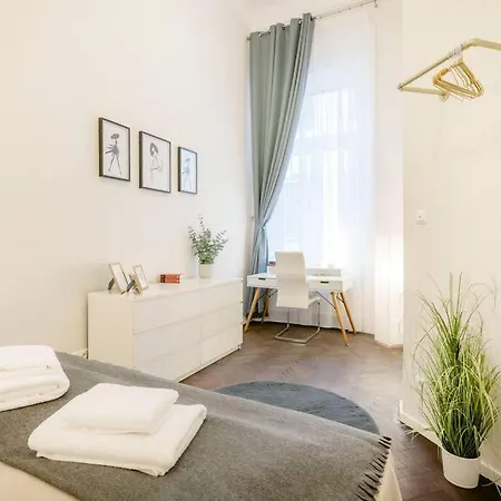Modern And Stylish 2-bedroom In The Center *