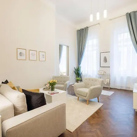 Modern And Stylish 2-bedroom In The Center Apartment *