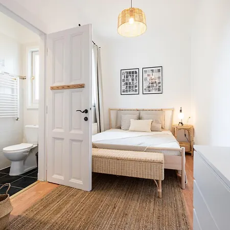 Neo Rooftop With Ac Apartment *