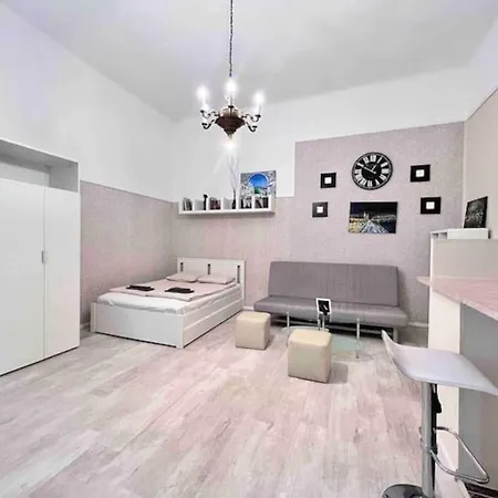 Apartment Urban Escape-cozy In Center