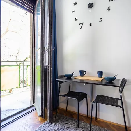 Newberry With Balcony Apartament *