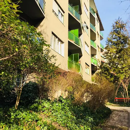 Newberry With Balcony Apartment