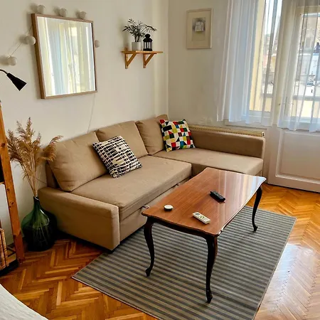 Attila 67 Apartment *