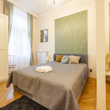Deluxe In Art Nouveau House- With Garage * Budapest