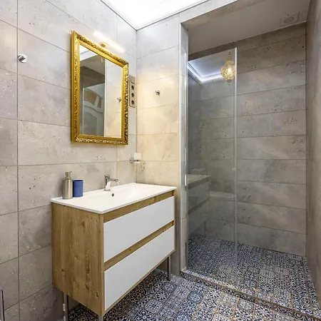 Apartment Deluxe In Art Nouveau House- With Garage *