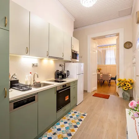 Deluxe In Art Nouveau House- With Garage * Budapest