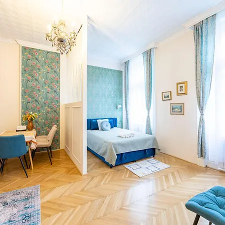 Apartment Deluxe In Art Nouveau House- With Garage *