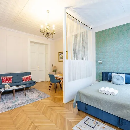 Deluxe In Art Nouveau House- With Garage Apartment *