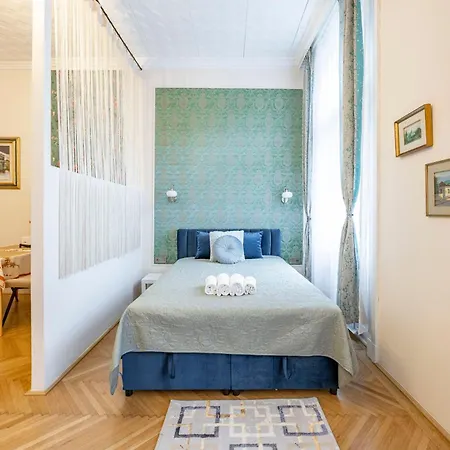 Apartment Deluxe In Art Nouveau House- With Garage