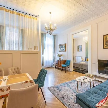 Apartment Deluxe In Art Nouveau House- With Garage