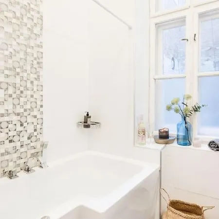 Апартаменты Wellness Duplex Penthouse Sauna & Jacuzzi-heart Of