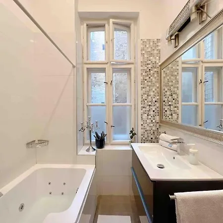 Wellness Duplex Penthouse Sauna & Jacuzzi-heart Of