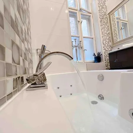 Wellness Duplex Penthouse Sauna & Jacuzzi-heart Of Apartment Budapest