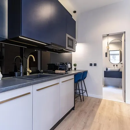 Kobi Luxury 1. * Budapest