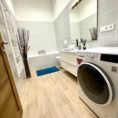 Smart Near The Westend City Center Appartamento Budapest