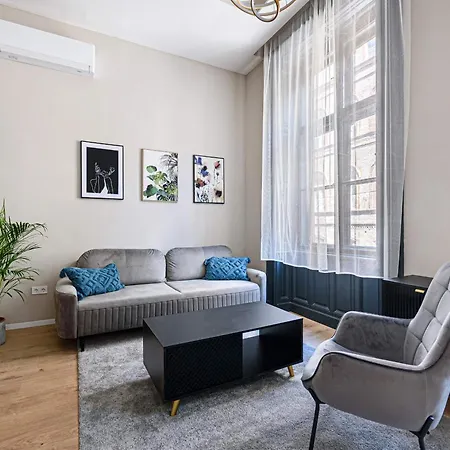 Luxurious & Spacious In The Kertesz Street Apartment *