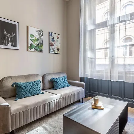 Luxurious & Spacious In The Kertesz Street Apartment Budapest