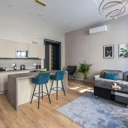 Luxurious & Spacious In The Kertesz Street