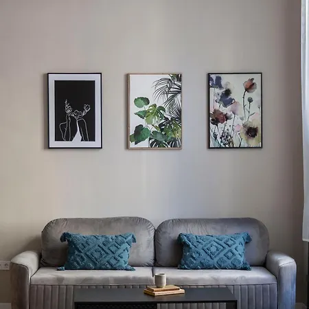 Luxurious & Spacious In The Kertesz Street Budapest