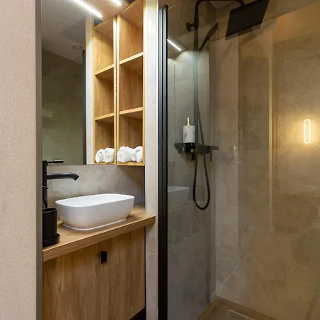 Luxurious & Spacious In The Kertesz Street *