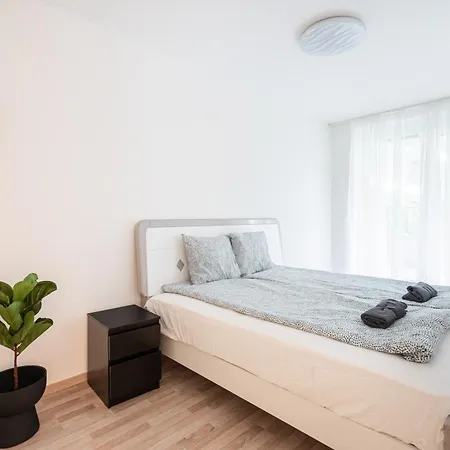 Apartment Downtown Lonyay 38 *