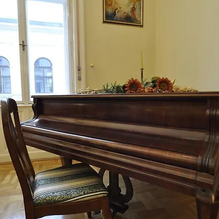 Apartment Charming Art Deco Flat *