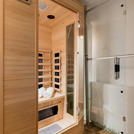 Stylish Natural With Sauna - Heroes Square Apartment Budapest
