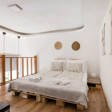 Stylish Natural With Sauna - Heroes Square Budapest